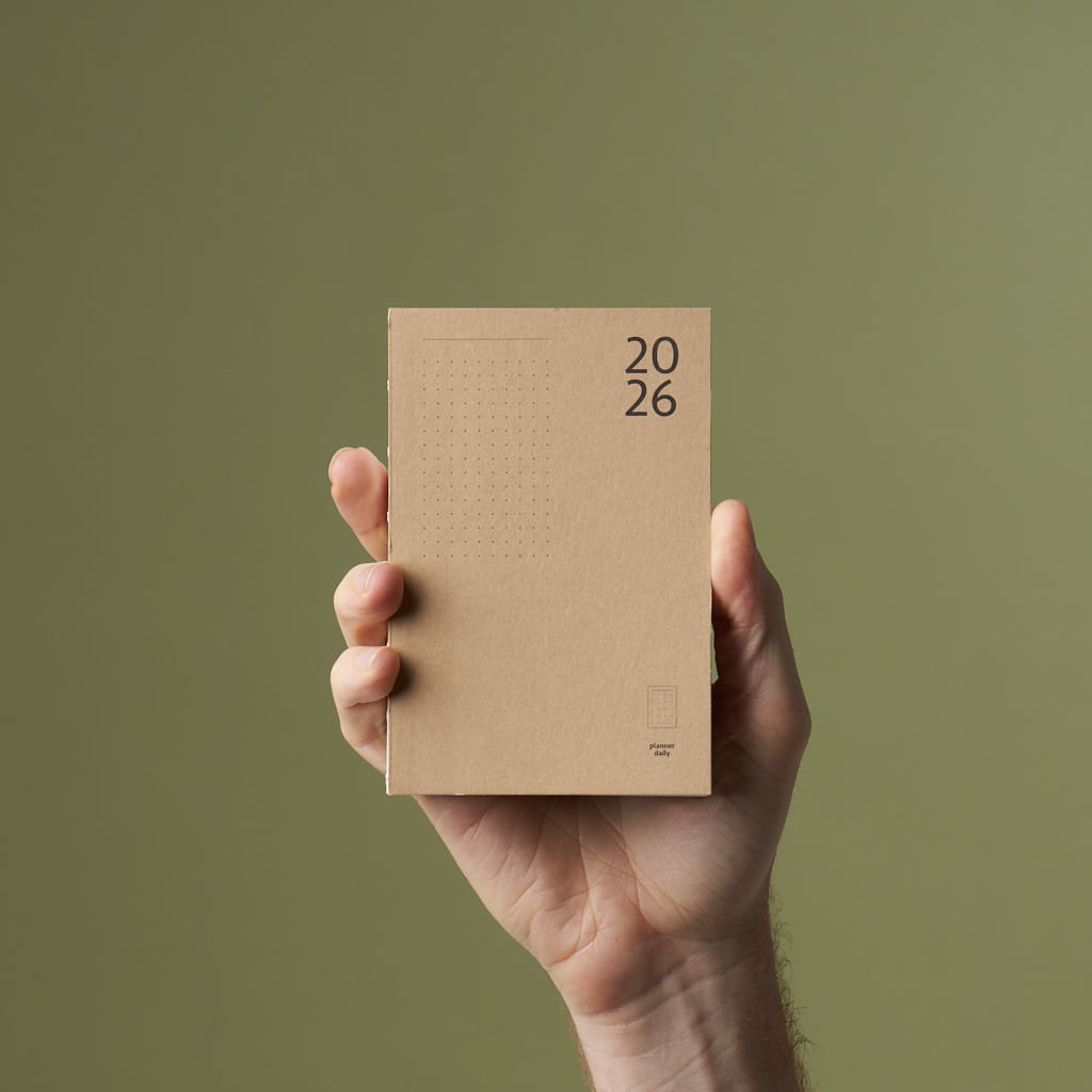 2026-daily-planner-dotted-layout-fountain-pen-friendly-pocket