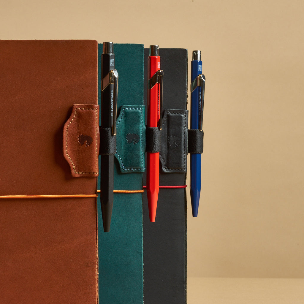 Notebook with Pen Holder Loop - Meeting Notebook - Dotted Grid Leather –  TUCKMER