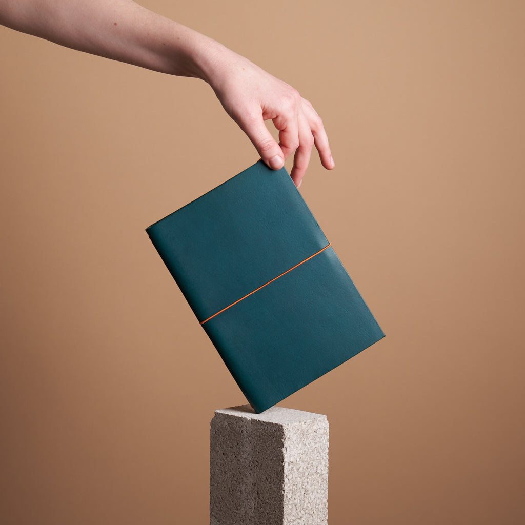 The Grand Voyageur: Premium Leather Journal for Travellers – paper republic
